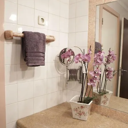 Happily Ever * Lissabon